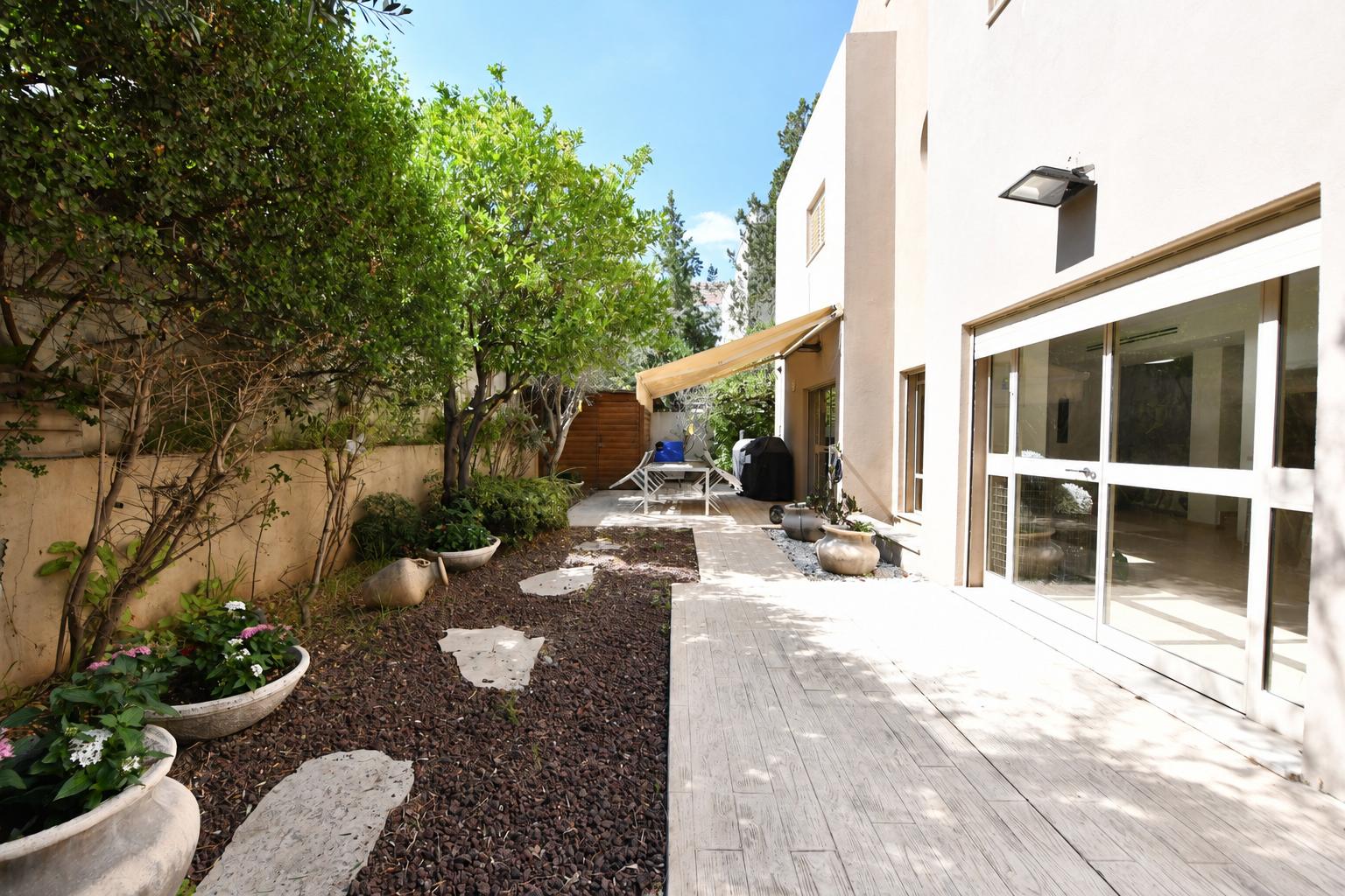 A VENDRE MAISON PRIVE RUE MOSHE DAYAN