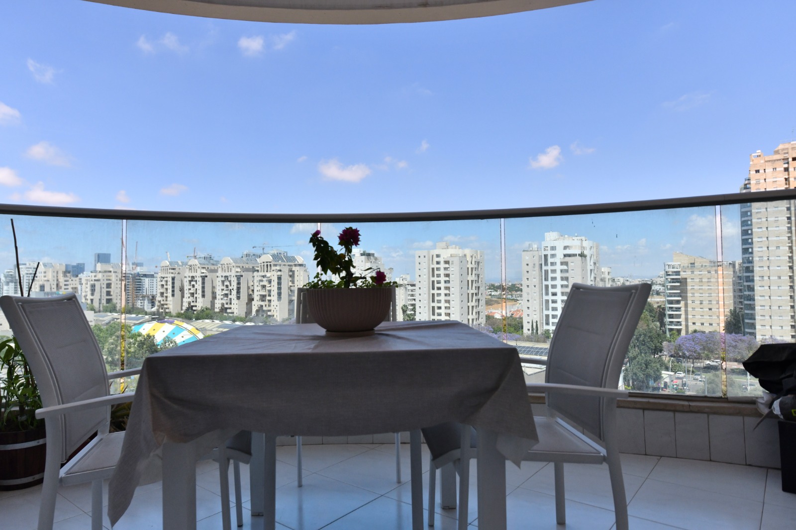 להשכרה דירת 5 חדרים ברחוב מוטה גור